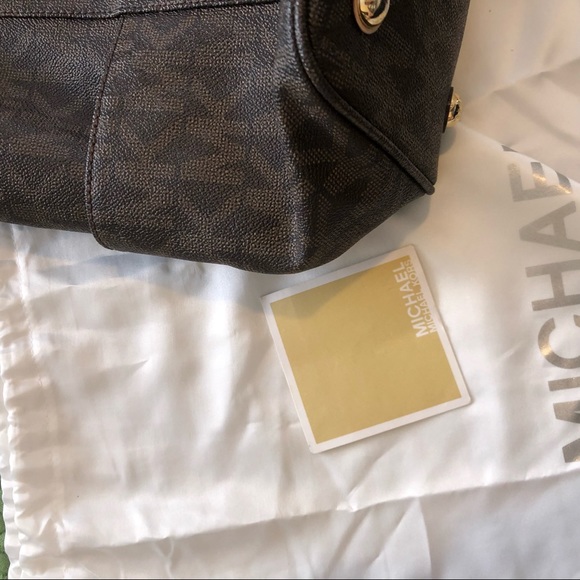Michael Kors Signature Tote in Brown w/ Duster - Picture 14 of 14
